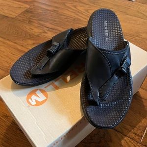 New in box Merrell Thong Sandals